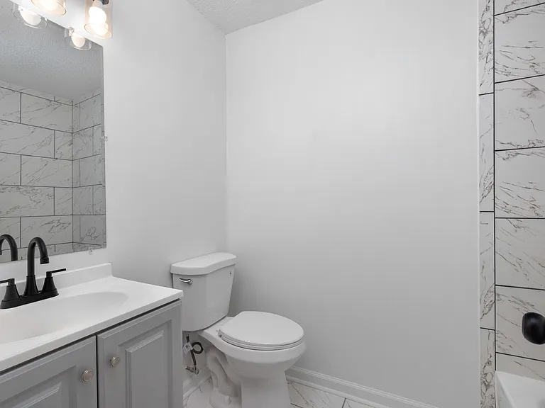 5340 Lakeview Cv — Photo 2