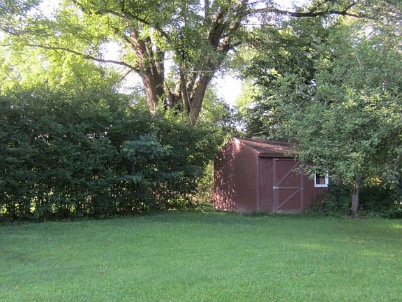 4th image of 12 Standish Dr