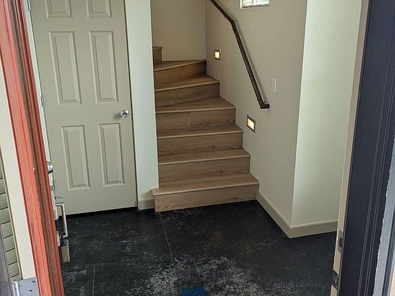 2nd image of 231 W Sumach St