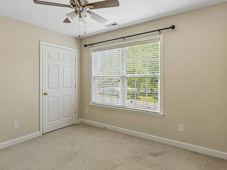2601 Danbury Cir — Photo 28