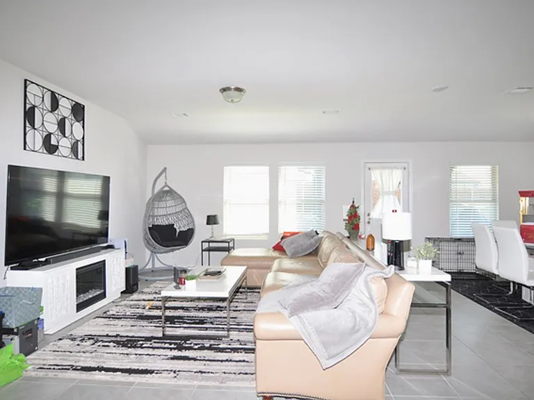 2513 Ponca Dr — Photo 7