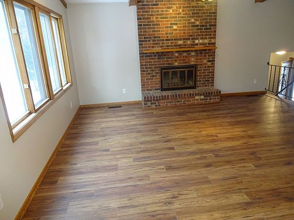 3rd image of 12787 Van Buren St NE