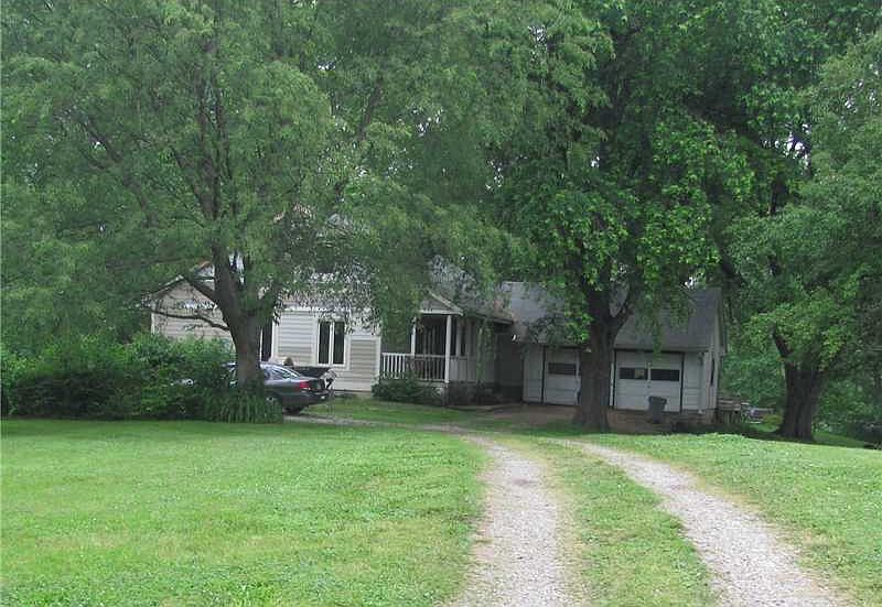 1st image of 1072 E Huntstead Ln