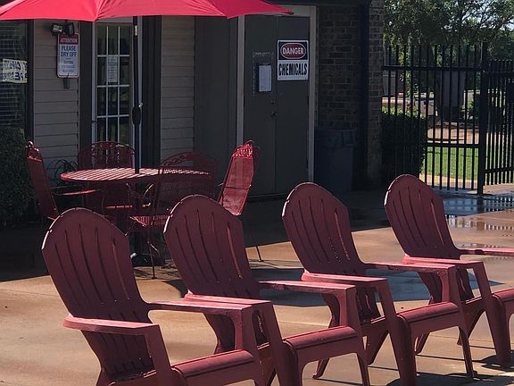 3rd image of 111 Clubhouse Pl