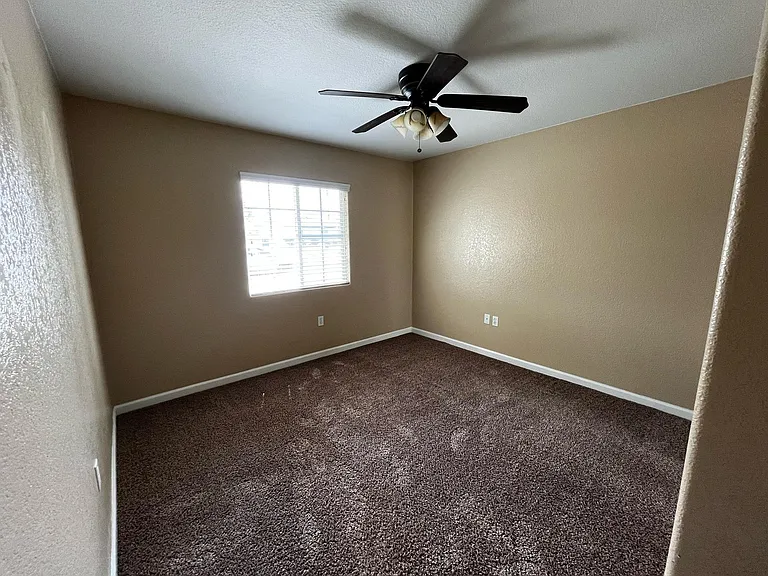 1662 Aurora Dr — Photo 7