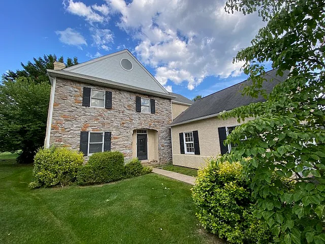 1677 Whitehouse Rd — Photo 1
