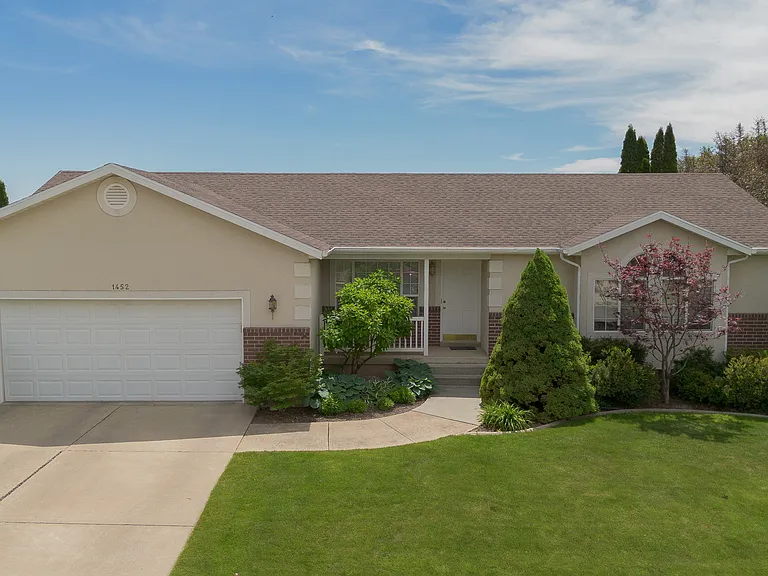 1452 Mountain Rd — Photo 1