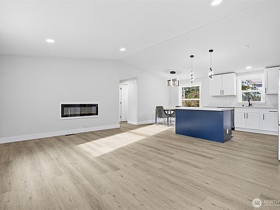 3rd image of 3234 Whitney Dr
