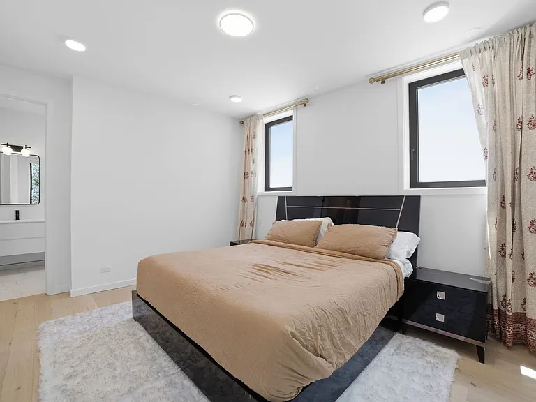 5039 N Winthrop Ave #2F — Photo 21