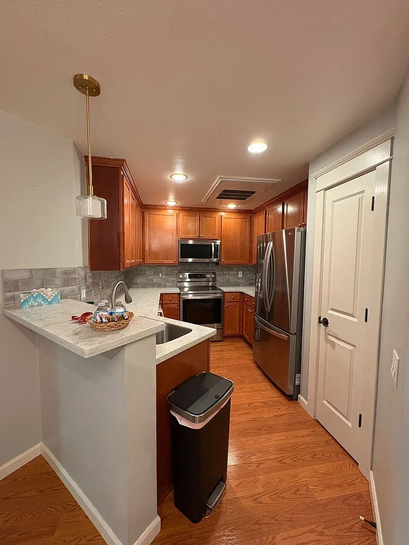 Charming 2BR Condo in West Linn — Photo 3