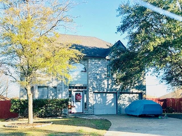 1st image of 109 S Carriage Hills Dr