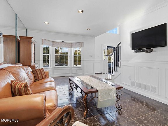 5th image of 42 Diamond Lane