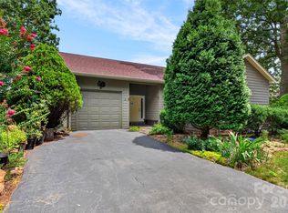 16 Spring Hollow Cir, Asheville, NC 28805