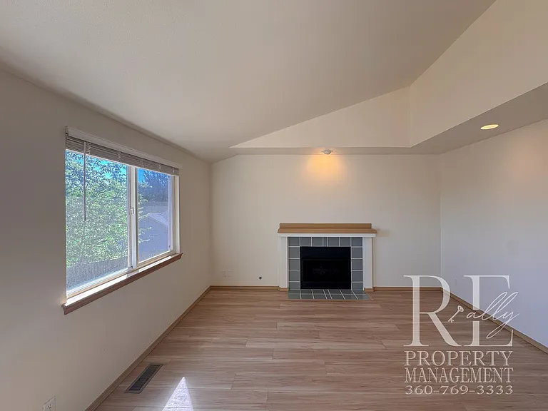 7250 Valley Wood Pl NE — Photo 12