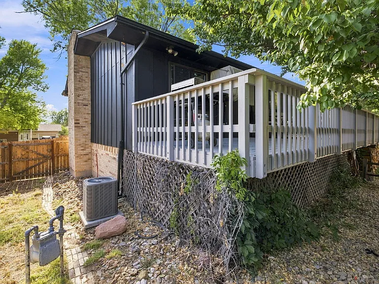 702 Squire St — Photo 36