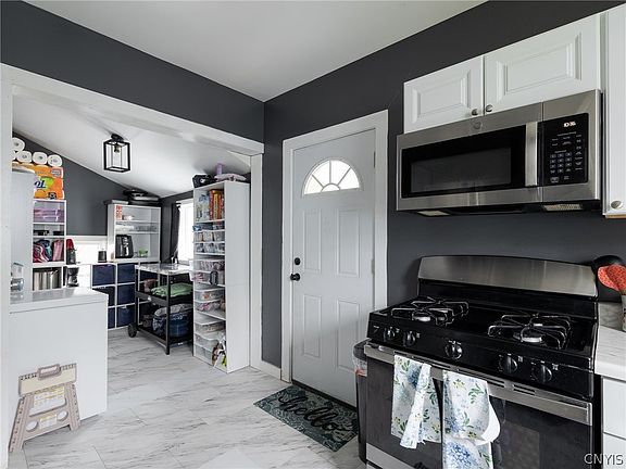 4th image of 363 Flower Ave E
