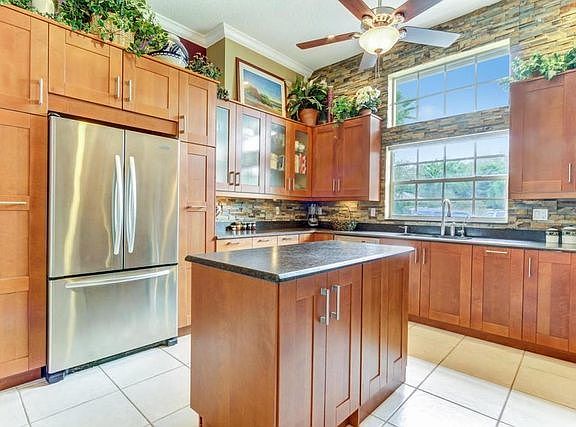 5th image of 2335 Palm Harbor Dr