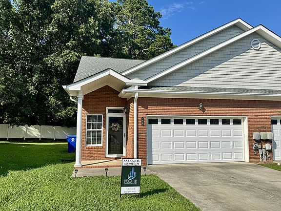 2nd image of 1038 Grey Oaks Ln