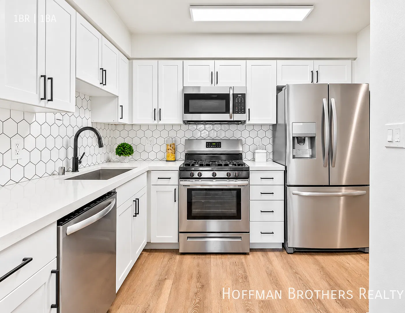 Updated 1-Bedroom Near the Beach With Modern Quartz Kitchen, Private Balcony With Beautiful Views... — Photo 2