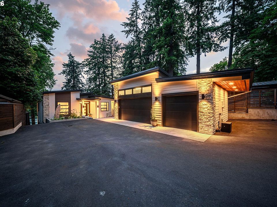 1st image of 18494 SE Willamette Dr