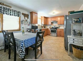 16 Colonial Dr, Prospect, CT 06712