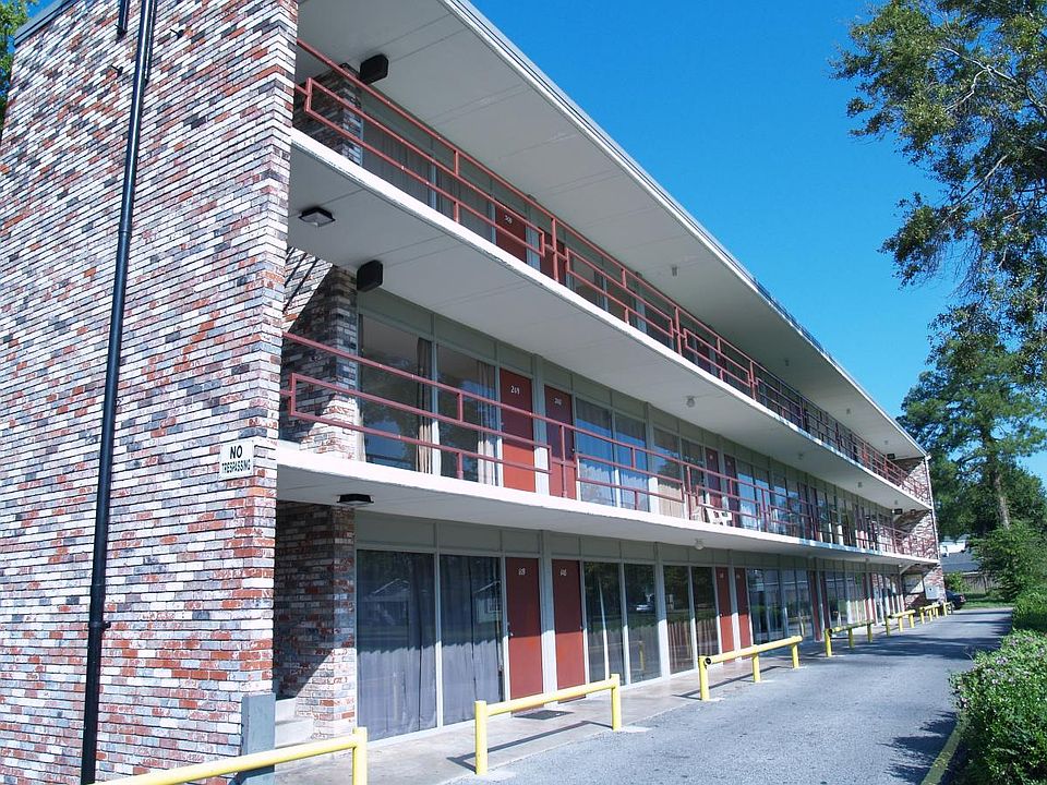 1st image of 710 Iris St APT 103