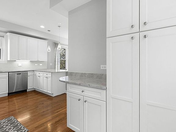 5th image of 1910 W Potomac Ave #3