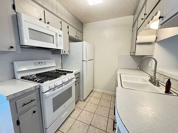5th image of 2206 Silverway Dr APT B