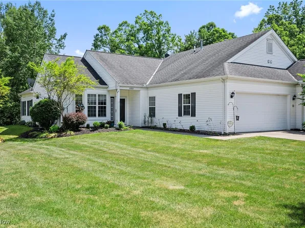 10882 Crossings Dr, Aurora, OH 44202