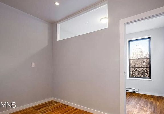 3rd image of 308 W 49th St APT 18