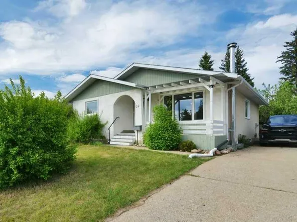22 SW Blackstone Ave, Lacombe, AB T4L 1P7