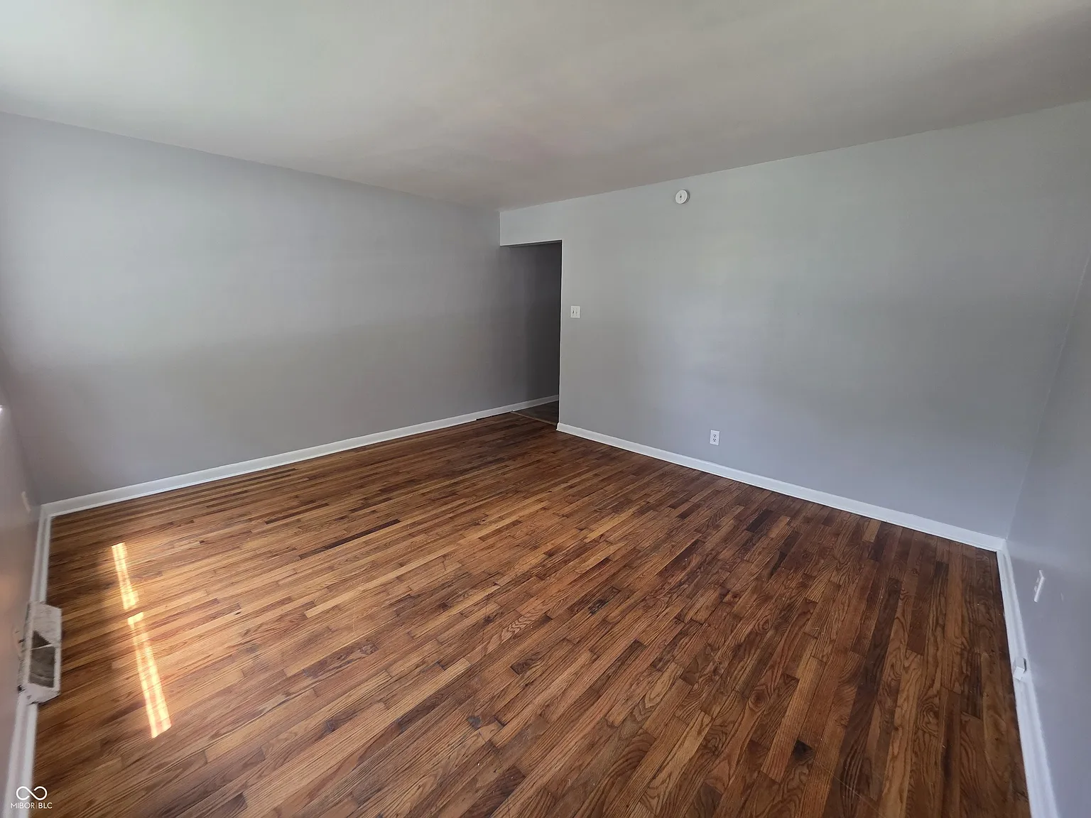 2 bed, 1.0 bath, 880 sqft, $1,200 — Photo 2