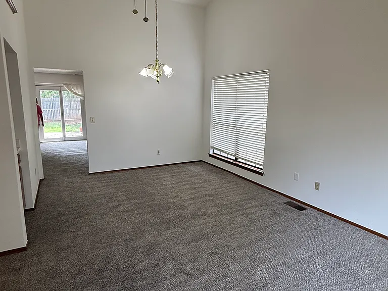 1528 Simon Ave — Photo 11
