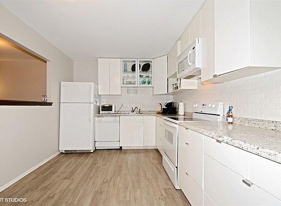 4th image of 6330 Lincoln Ave Unit 5F