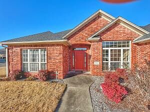 2nd image of 3925 Hemlock Ln