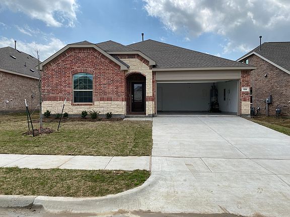 2nd image of 1119 Mahogany Ln