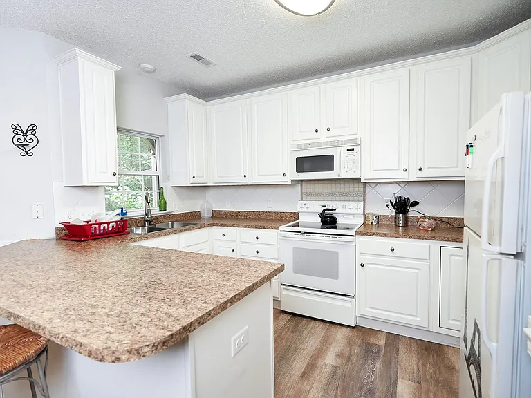 14601 Pomerol Ln — Photo 17