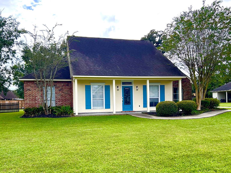 1st image of 37399 Parkwood Ave