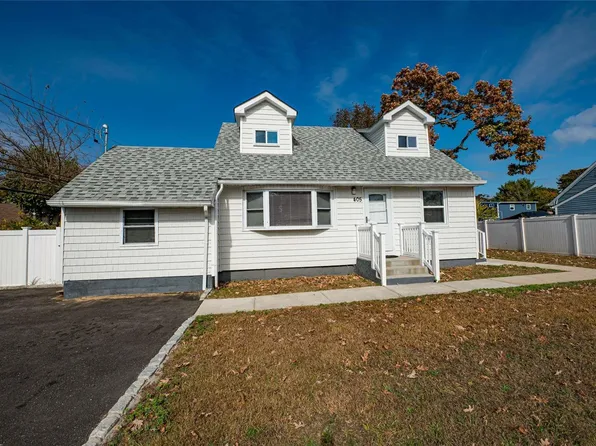 405 Ackerman Street, Central Islip, NY 11722