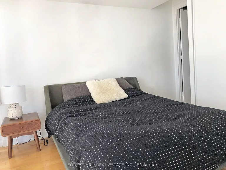 33 Charles St E #2511 — Photo 7