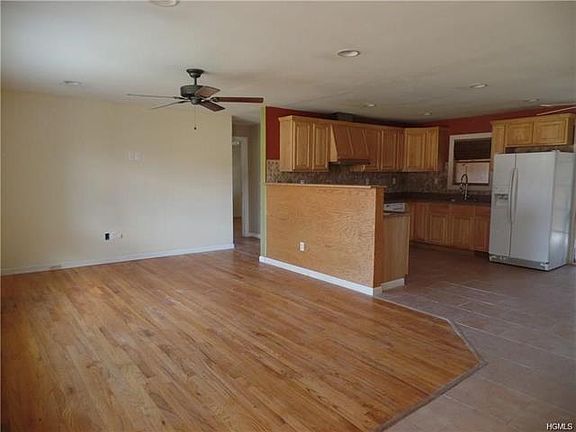 5th image of 338 Lattintown Rd