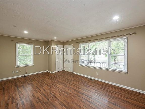 4th image of 808 Meadow Pl