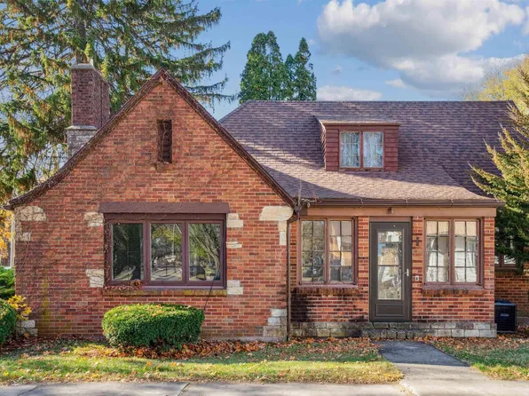 314 W 3rd St, Prophetstown, IL 61277