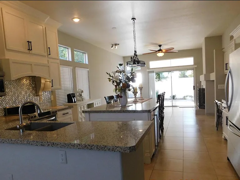 2075 W Riverside St — Photo 10