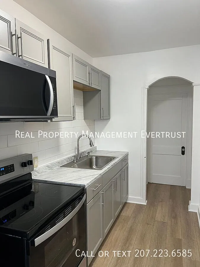 Completely renovated and updated 2 BD 1 BA — Photo 1