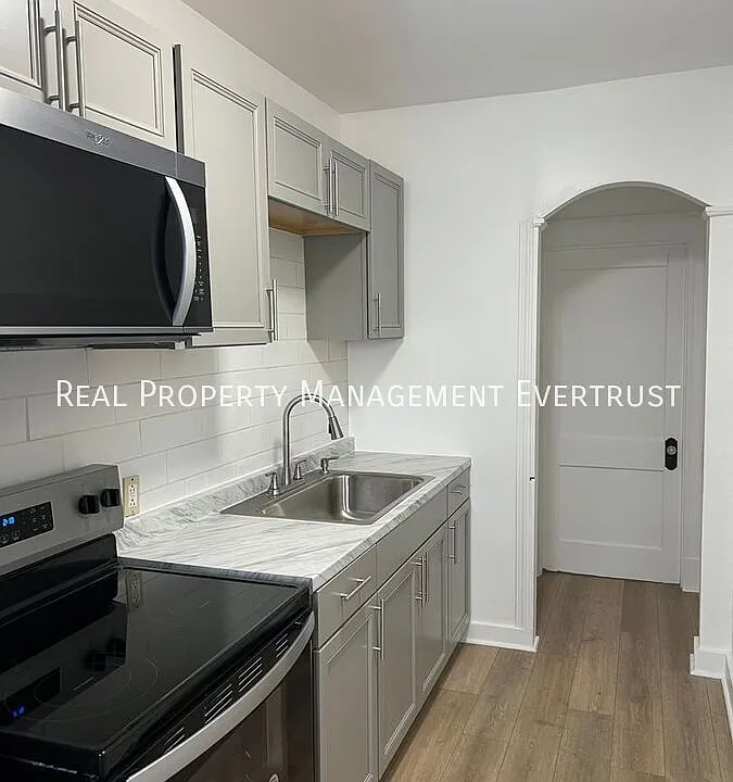53 Wood St #1
