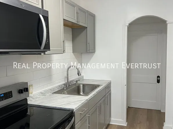 53 Wood St Unit 1, Lewiston, ME 04240