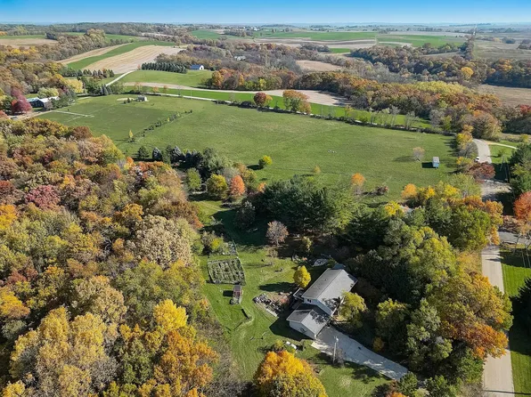 W4350 Wirth Ln, Monticello, WI 53570