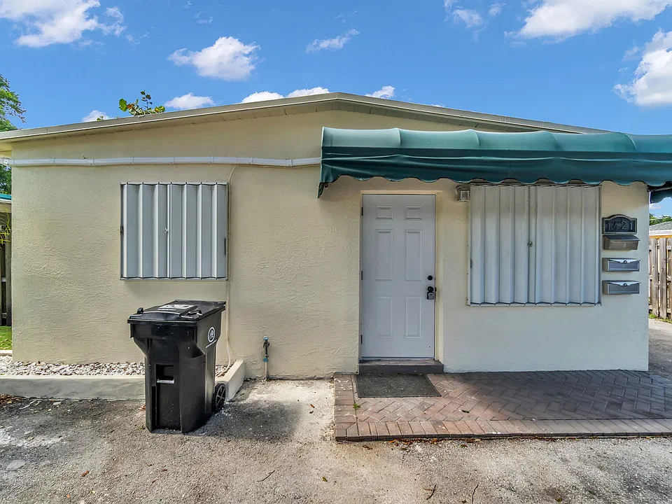 1421 N Andrews Ave #1
