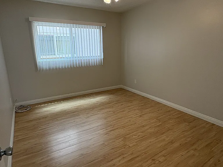 909 Georgia St #1 — Photo 4